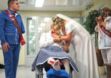 Свадьба раненого бойца состоялась в клинике военно-полевой хирургии в Петербурге