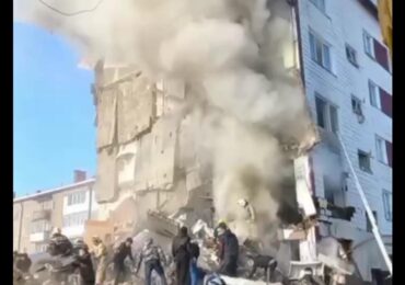 На Сахалине после взрыва сохраняется риск обрушения подъезда, соседнего с обвалившимся