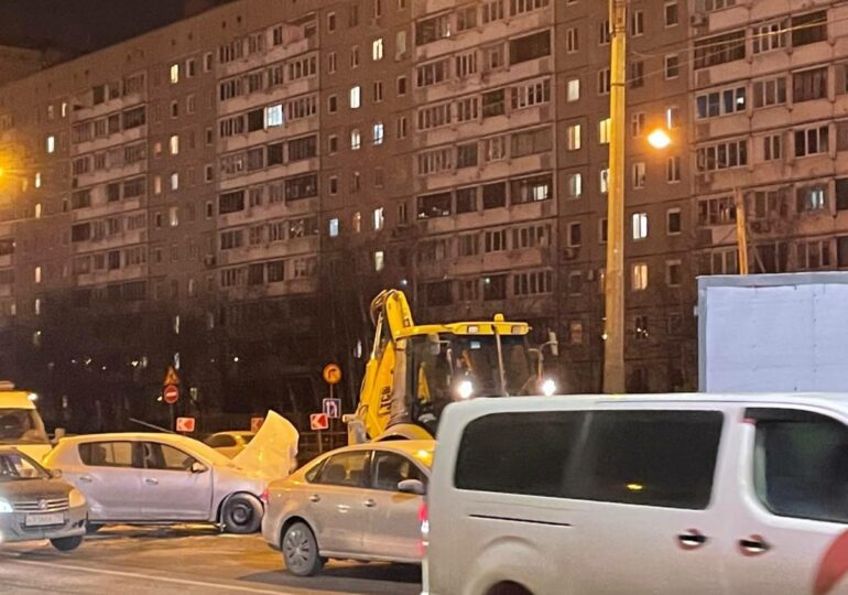 Смерть водителя за рулём могла стать причиной необычного ДТП в Петербурге