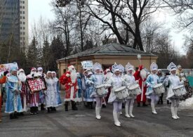 Шествие Дедов Морозов и Снегурочек прошло в детских петербургских больницах