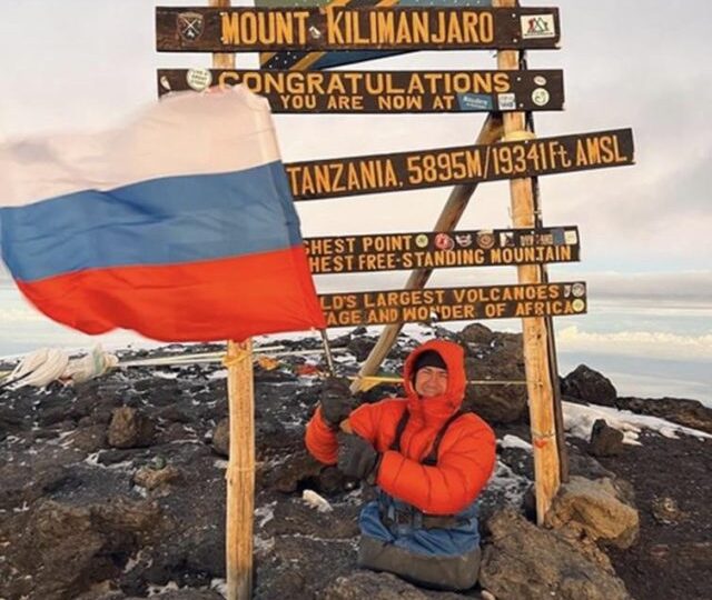 Российский альпинист без ног покорил Килиманджаро