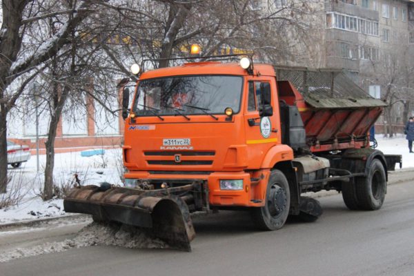 В Петербурге с каждым годом становится меньше снегоуборочной техники на фоне новых закупок Смольного