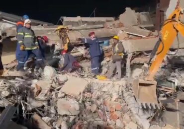 Число погибших в Турции в результате землетрясения увеличилось до 12391 человека