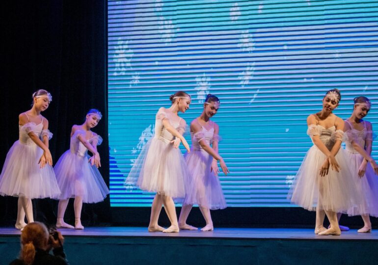 Родители учеников уникальной школы балета в Петербурге противостоят решению администрации о ликвидации учреждения