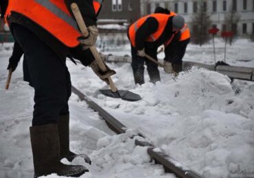 Эксперт Бредец раскритиковала подход Комблага Петербурга к уборке снега и закупке техники