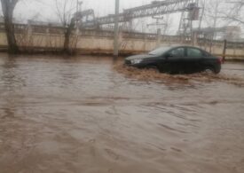 Водители в Тольятти утопают в луже на отремонтированной дороге между мкр. Шлюзовой и пос. Фёдоровка