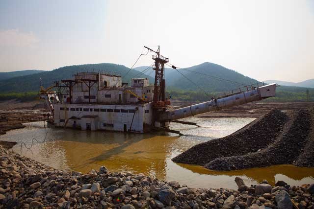 Золотодобывающая компания оштрафована на 35 млн рублей за загрязнение реки в Амурской области