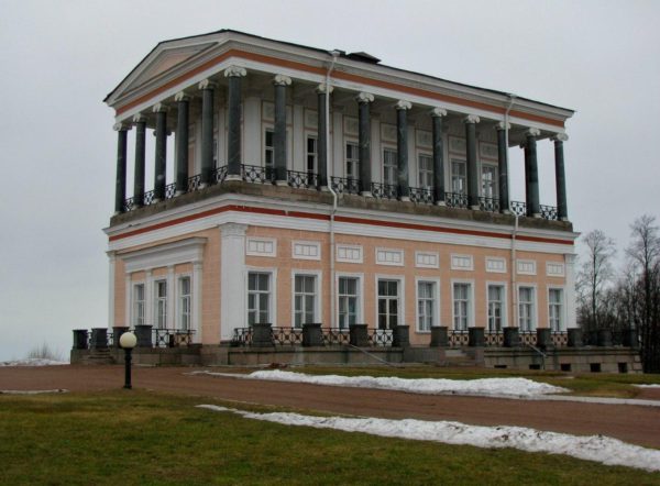 Желающих арендовать дворец Бельведер в Петергофе не нашлось. ОКН может разрушится