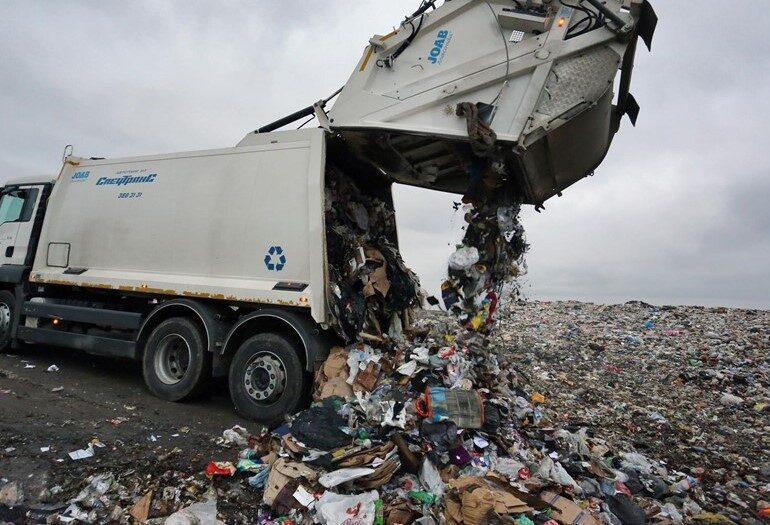 Смольный провалил проведение мусорной реформы из-за «эффективной системы» НЭО – СМИ