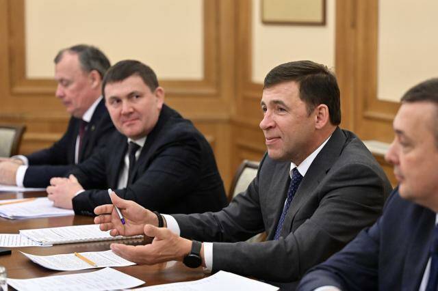 Глава Свердловской области Куйвашев на четверть увеличил премии министрам