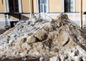«Тротуары вязнут в снегу»: петербуржцы не поверили очередному заявлению Комблага об «эффективности» коммунальщиков