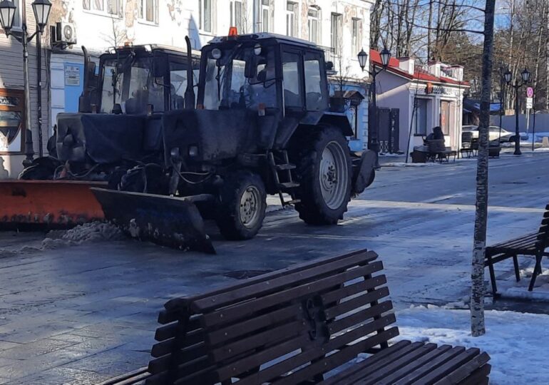 На уборку улиц Петербурга 5 марта Комблаг вывел лишь 139 единиц спецтехники