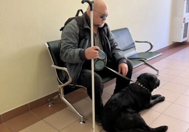 Инвалид по зрению Валерий Крумчак борется за право провозить собаку-поводыря без намордника в метро Петербурга