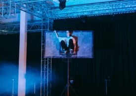 «Театральный проект 27» для подростков представил премьеру спектакля «Classic. Stand up» в Петербурге