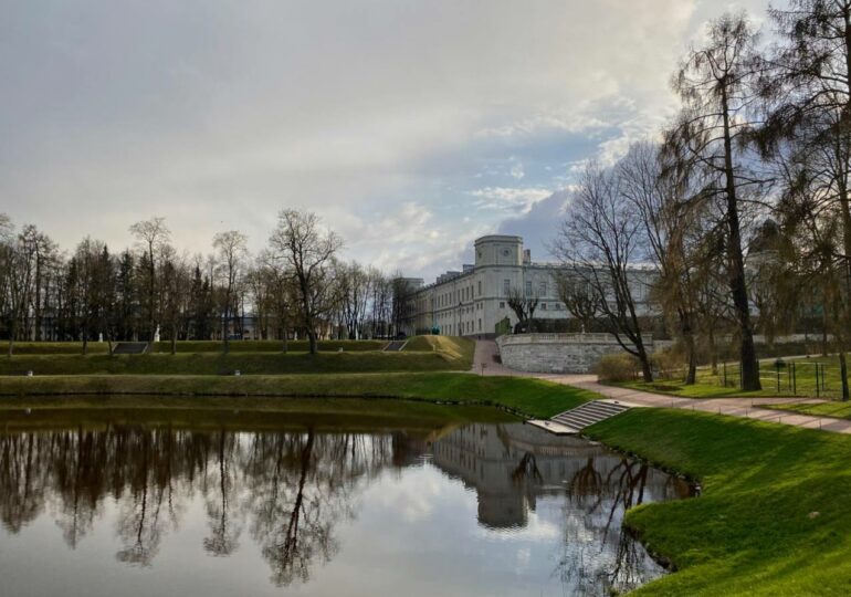 Дворцовый парк в Гатчине открывается для посетителей после просушки