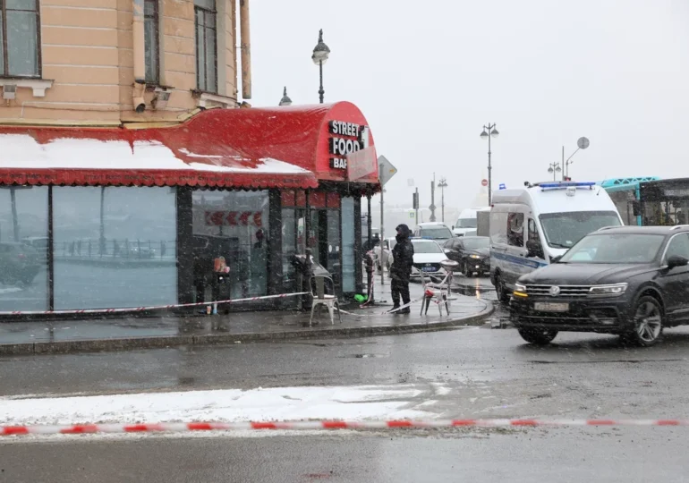 Запоздалый визит Беглова к месту трагедии в Петербурге раскритиковали пользователи Сети