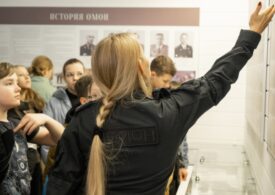 Школьники из Санкт-Петербурга побывали на базе расположения ОМОН «Бастион»