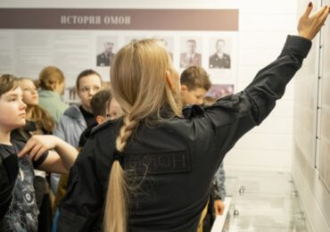Школьники из Санкт-Петербурга побывали на базе расположения ОМОН «Бастион»