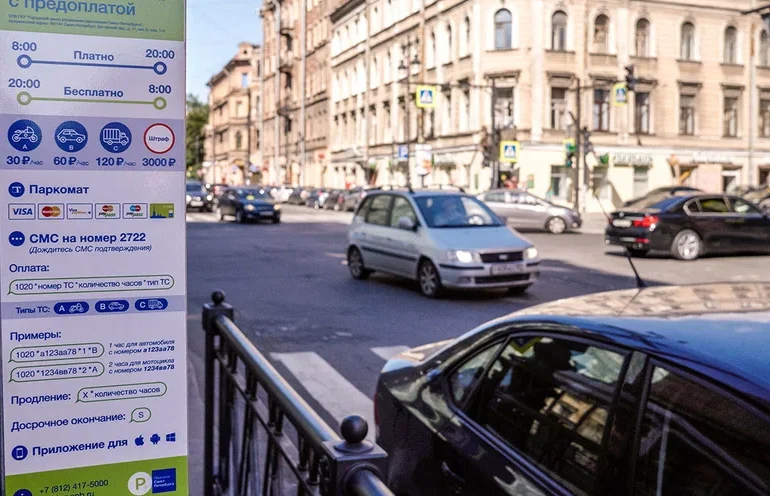 «Власть спряталась от горожан»: Костров о проблеме с расширением зон платных парковок в Петербурге