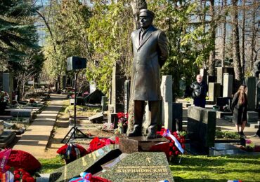 Владимиру Жириновскому открыли памятник в Москве в годовщину со дня смерти