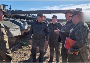 Шойгу проинспектировал вооружение и технику для сил СВО в Ростовской области