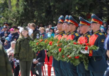 Над Новосибирском в честь Дня Победы пролетели современные истребители
