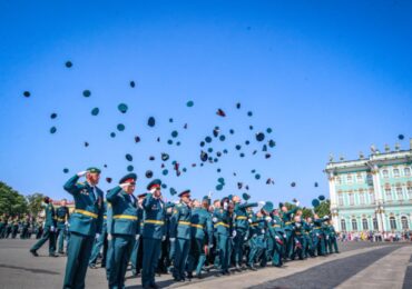 Торжественная церемония выпуска офицеров СПВИ ВНГ РФ состоялась в Петербурге