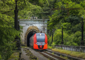 Поезда в Абхазию из Москвы и Петербурга будут курсировать на тепловой тяге во время восстановления контактной сети
