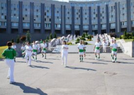 Медики больницы Святого Георгия в Петербурге провели спортивный флешмоб