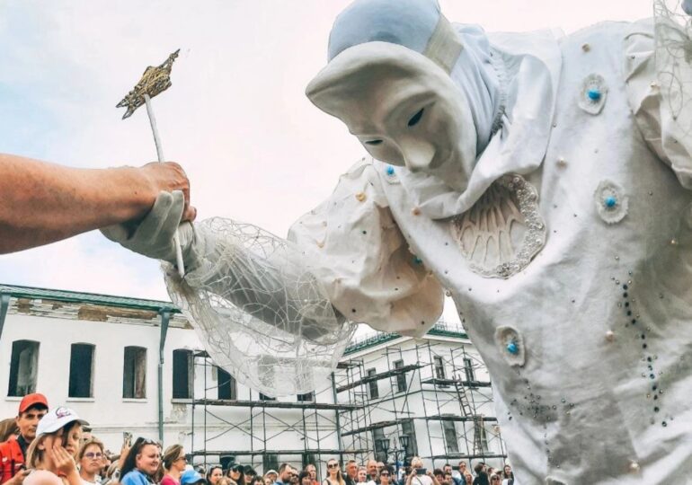Уличный театр «Небесные бродяги» в Петербурге ищет актёров в свой коллектив