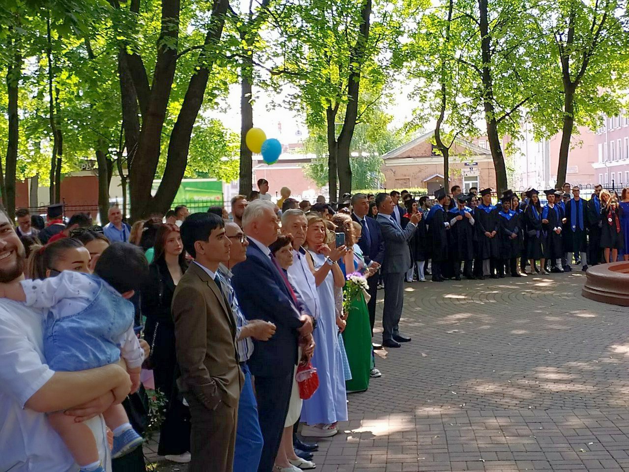 Педиатрический петербургский университет отзывы. Новгородский педиатрический университет. Вручение диплома в университете. Церковь при педиатрическом институте СПБ. Дело выпускниц в Питере.