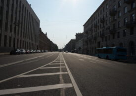 «Ямы просто засыпали асфальтной смесью»: некачественный ремонт дорог в Петербурге возмутил горожан