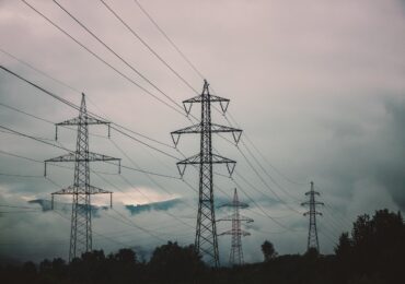 Сотни тысяч бытовых абонентов остаются без электричества в Мариуполе и Донецке