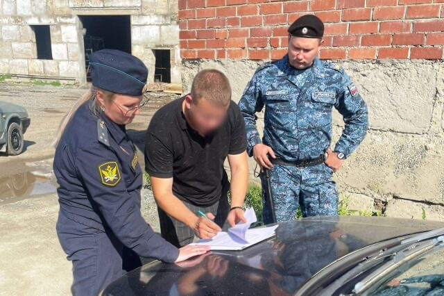 В Челябинской области приставы передали бойцам СВО изъятые у рецидивистов авто